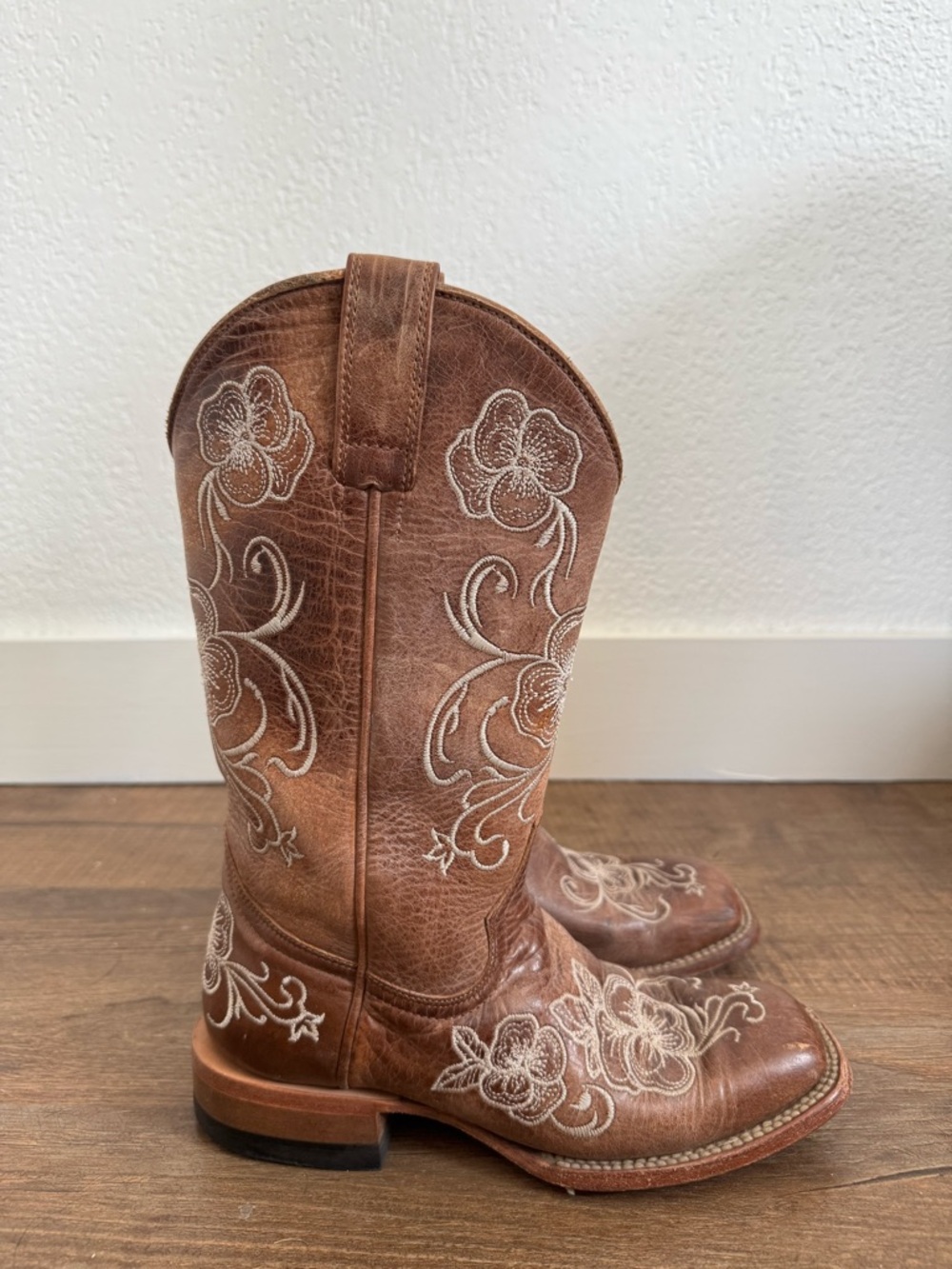 Shyanne Brown Western Embroidered Heeled Boots - Picture 5 of 12